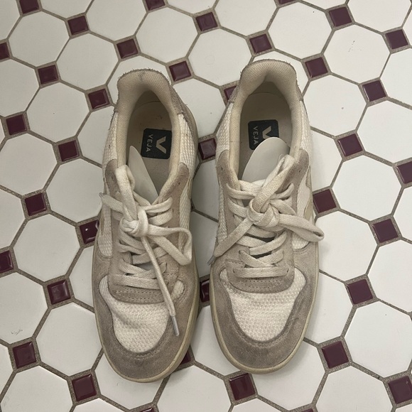 Veja V10 sneaker - Picture 5 of 7